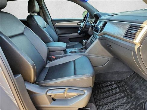 Used 2020 Volkswagen Atlas Cross Sport SE w/ Panoramic Sunroof Package FWD image 21