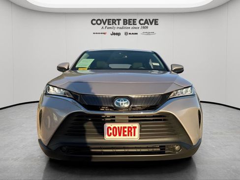 Used 2021 Toyota Venza Limited image 2