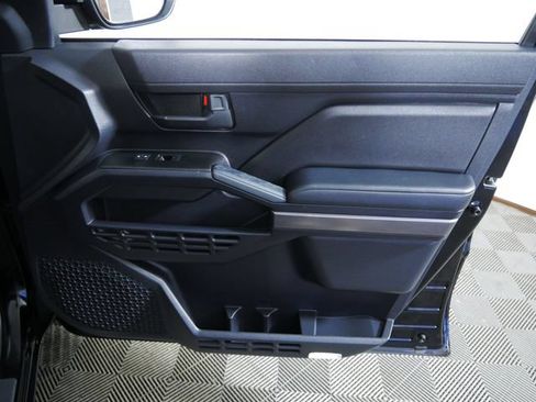 Used 2025 Toyota 4Runner SR5 AWD/4WD image 11