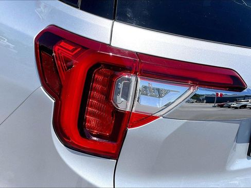 Used 2020 GMC Acadia SLT FWD image 32