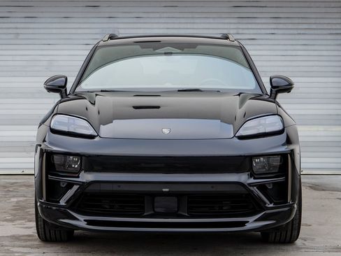 Certified 2025 Porsche Macan Turbo Electric image 11