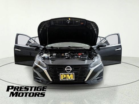 Used 2025 Nissan Altima 2.5 SV FWD image 9