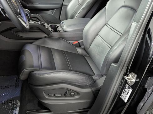 Used 2022 Porsche Cayenne Platinum Edition AWD/4WD image 18