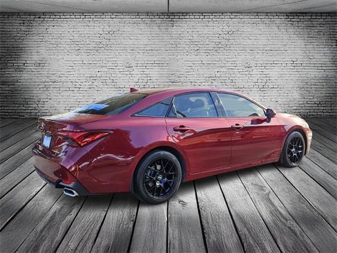 Used 2020 Toyota Avalon Limited image 5