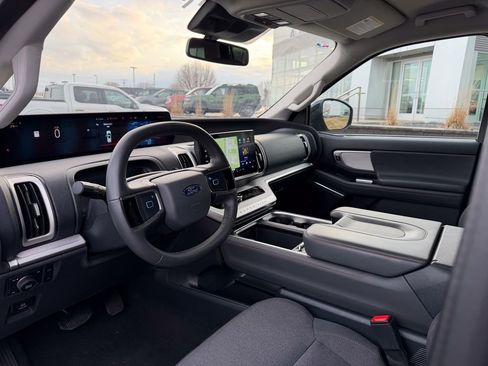 Used 2025 Ford Expedition Active image 9