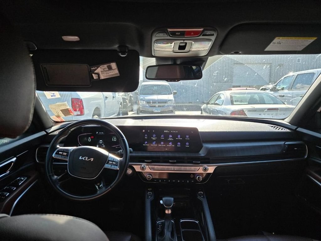 Used 2023 Kia Telluride EX w/ EX Captain's Chair Package FWD image 9