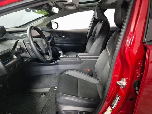 Used 2023 Toyota Prius XLE image 9
