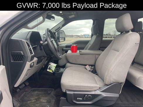 Used 2016 Ford F150 XLT w/ Equipment Group 302A Luxury image 10