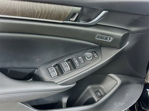Used 2021 Honda Accord Touring image 10