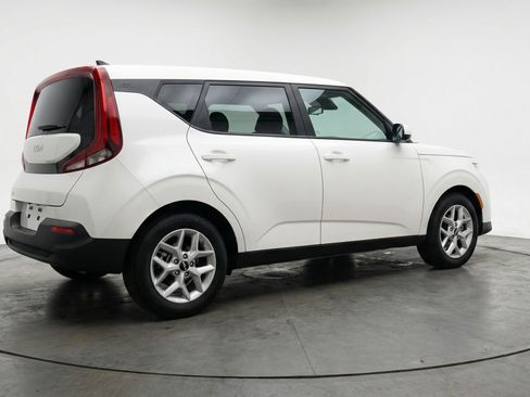 Used 2025 Kia Soul LX w/ LX Technology Package FWD image 9