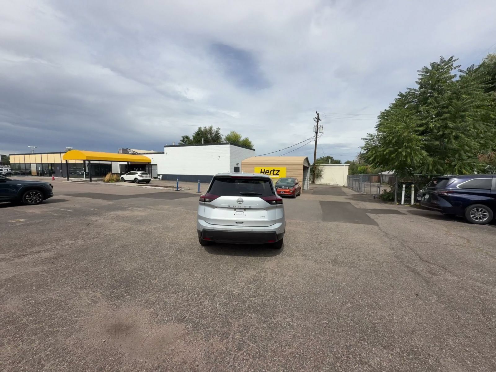 Used 2025 Nissan Rogue SV AWD/4WD image 7