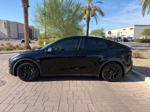 Used 2020 Tesla Model Y Long Range AWD/4WD image 2
