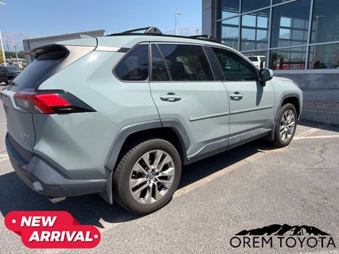 Used 2021 Toyota RAV4 XLE Premium FWD image 17