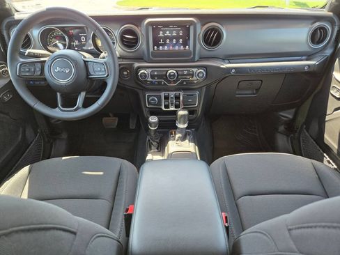 Used 2023 Jeep Wrangler Unlimited w/ Convenience Group AWD/4WD image 14