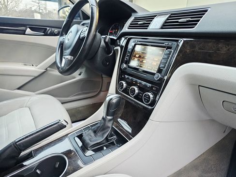 Used 2015 Volkswagen Passat TDI SEL Premium image 13