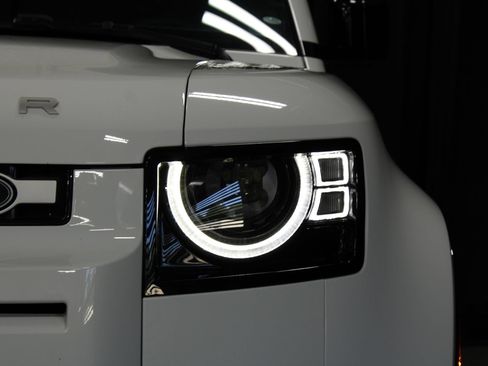 Used 2025 Land Rover Defender 110 S AWD/4WD image 21