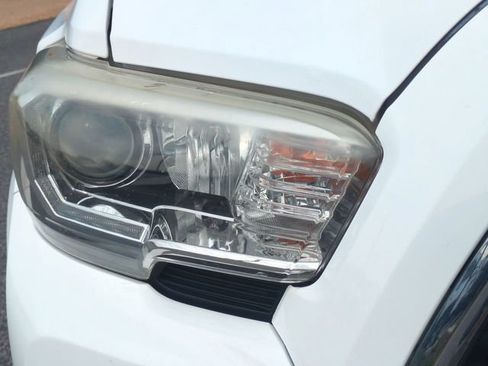 Used 2018 Toyota Tacoma TRD Sport RWD image 10