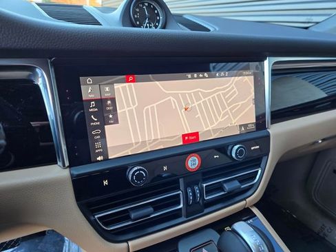 Used 2026 Porsche Macan image 23