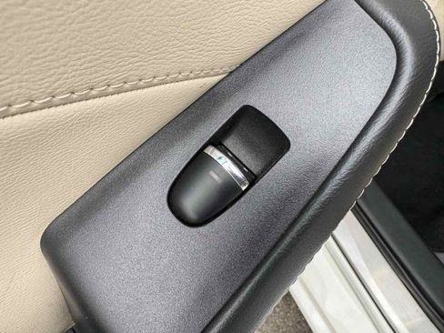 Used 2016 Nissan Maxima Platinum w/ Interior Lighting Package FWD image 44