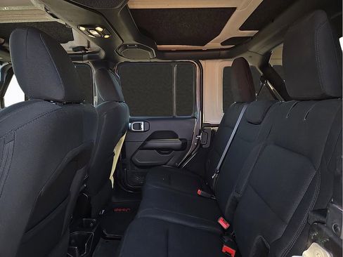 Used 2019 Jeep Wrangler Unlimited Sahara image 9