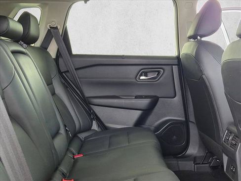 Used 2025 Nissan Rogue SV w/ SV Premium Package FWD image 19