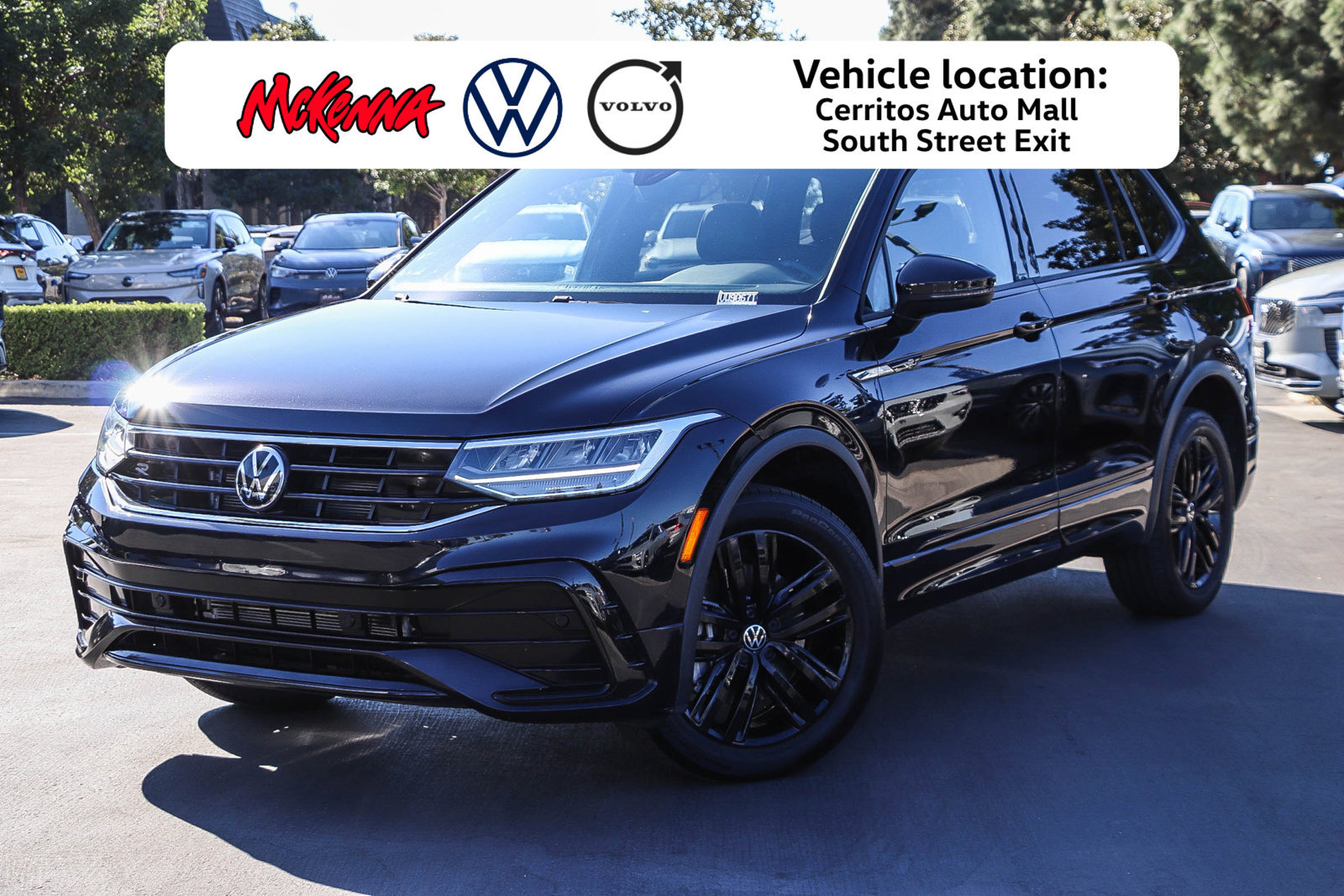 Used 2022 Volkswagen Tiguan SE R-Line FWD image 1