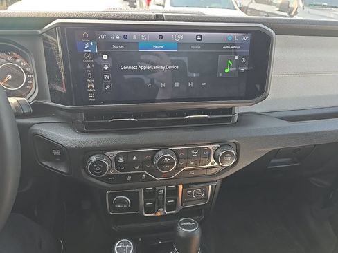 Used 2024 Jeep Gladiator Sport AWD/4WD image 20