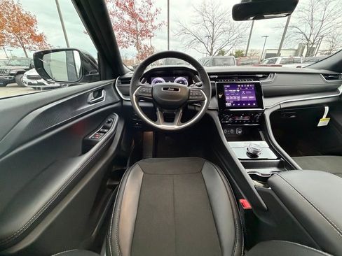 New 2025 Jeep Grand Cherokee L Laredo AWD/4WD image 13