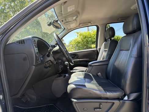 Used 2008 Chevrolet TrailBlazer LT w/ Off-Road Package AWD/4WD image 8