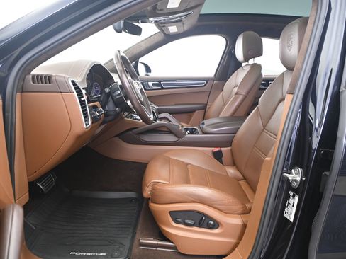 Certified 2023 Porsche Cayenne GTS AWD/4WD image 29