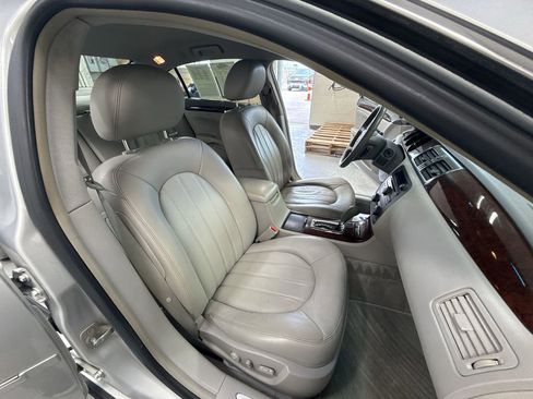 Used 2011 Buick Lucerne CXL FWD image 36