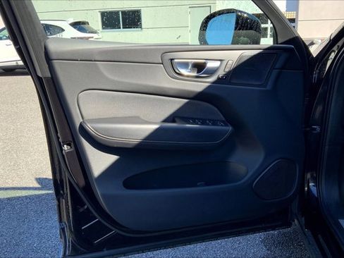 Used 2021 Volvo XC60 T6 R-Design image 23