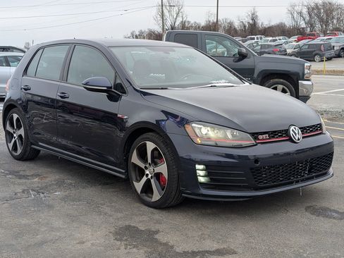 Used 2017 Volkswagen GTI SE image 11
