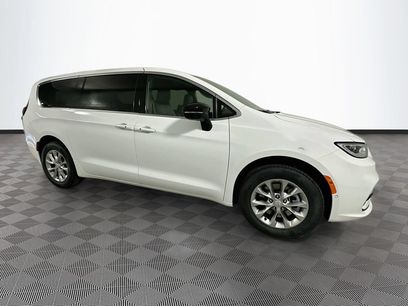 New 2026 Chrysler Pacifica Limited w/ Trailer Tow Group