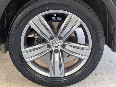 Used 2018 Volkswagen Tiguan SEL Premium FWD image 24