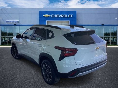 New 2026 Chevrolet Trax LT w/ LT Convenience Package FWD image 2