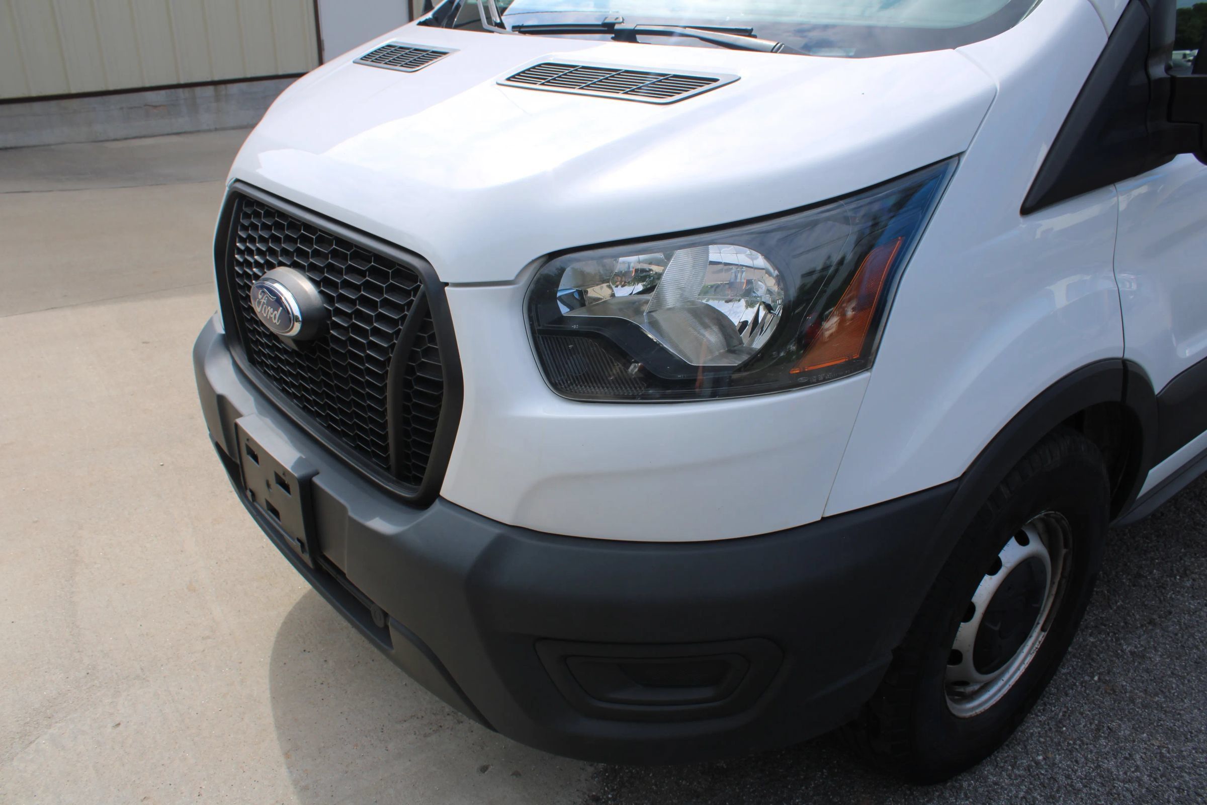 Used 2021 Ford Transit 150 Low Roof RWD image 3