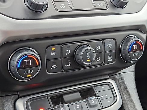 Certified 2022 GMC Acadia SLE w/ Driver Convenience Package image 15