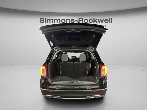 Used 2023 Ford Explorer XLT image 11