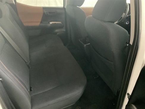 Used 2017 Toyota Tacoma SR5 image 19