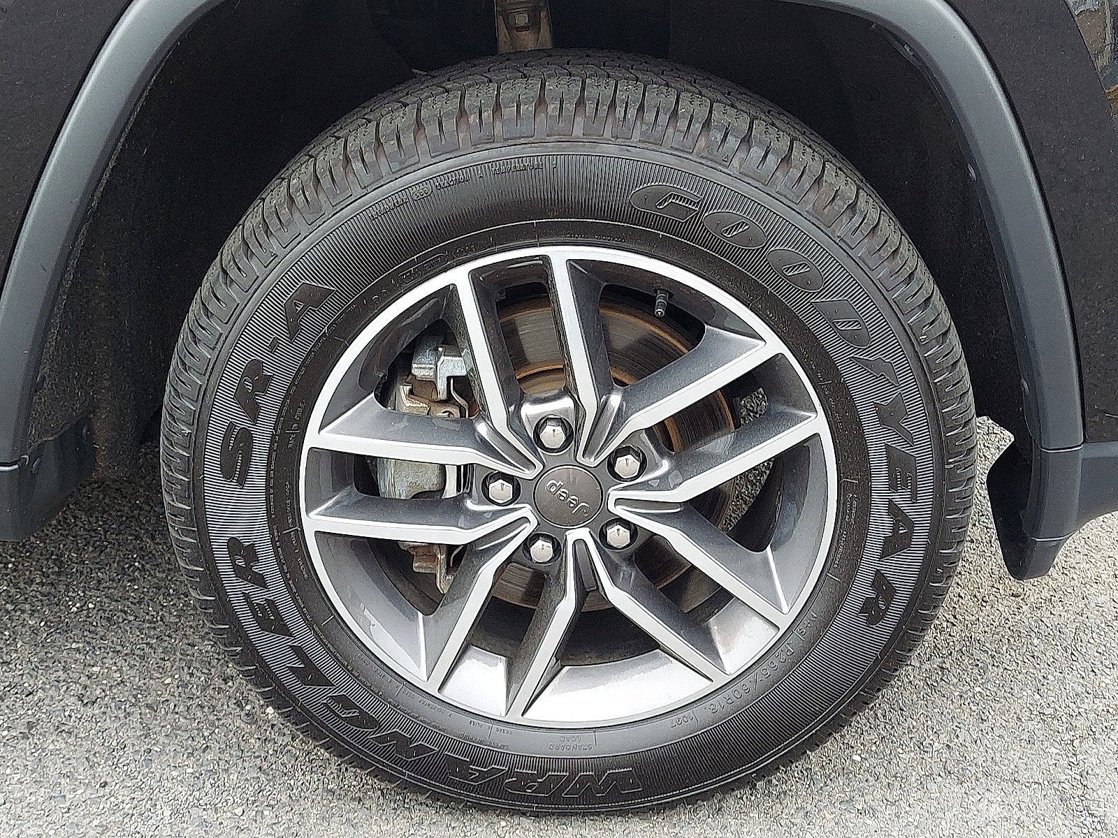 Used 2019 Jeep Grand Cherokee Limited AWD/4WD image 8