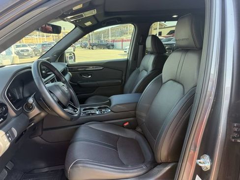 Used 2025 Honda Pilot Black Edition image 29