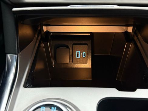 Used 2022 Ford Explorer XLT w/ Equipment Group 202A image 25