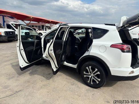 Used 2016 Toyota RAV4 LE FWD image 14