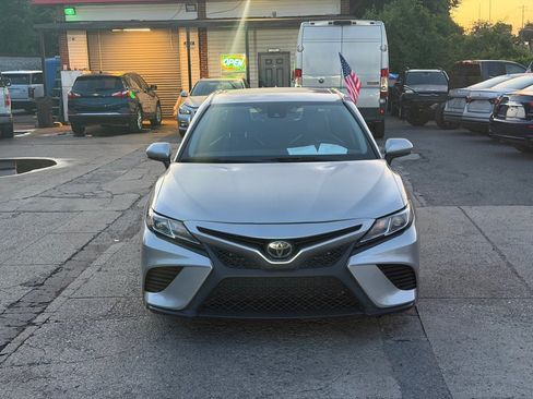 Used 2020 Toyota Camry SE FWD image 2
