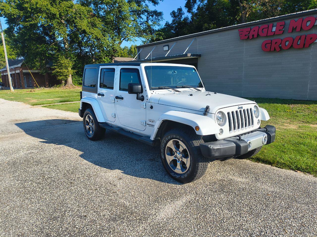Used 2017 Jeep Wrangler Unlimited Sahara w/ Max Tow Package AWD/4WD image 2