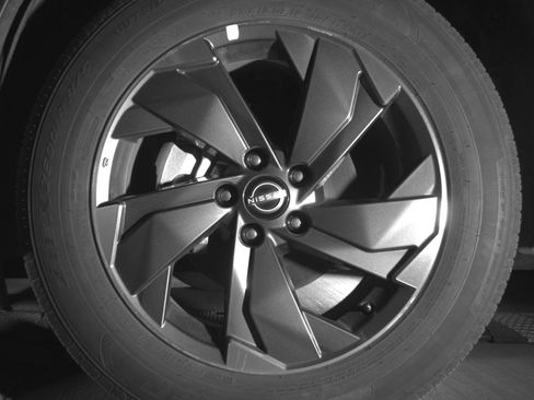 Used 2025 Nissan Rogue SV image 12