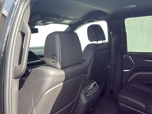 Used 2023 Cadillac Escalade ESV Luxury image 13