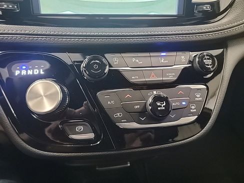 New 2025 Chrysler Pacifica Select image 20