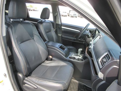 Used 2015 Toyota Highlander XLE AWD/4WD image 23
